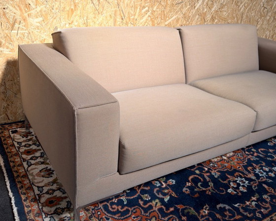 Image 1 of Diseño en el sofá Stock Aikon