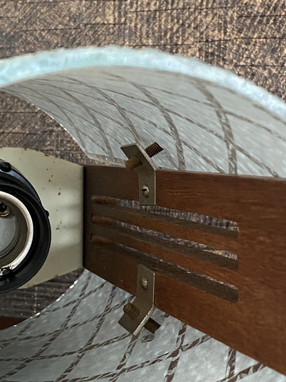 Image 1 of Lampe suspendue design scandinave des années 1960 en teck et verre gaufré