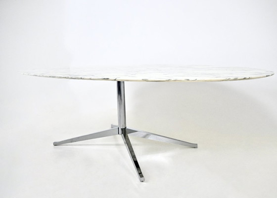 Ovaler Esstisch von Florence Knoll für Knoll, 1960er Jahre, Esstische, Marmor, Metall, Weiß (Foto 6 von 11)