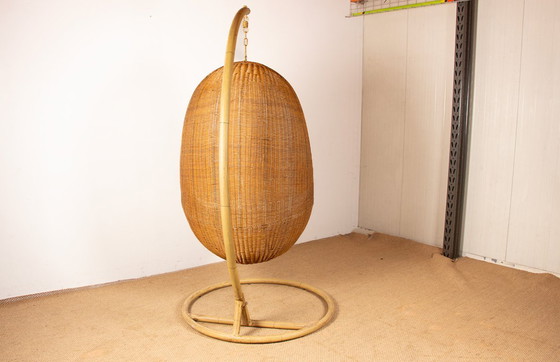 Image 1 of Sillón danés de ratán tejido con soporte metálico, silla colgante tipo huevo, atribuida a Nanna Ditzel