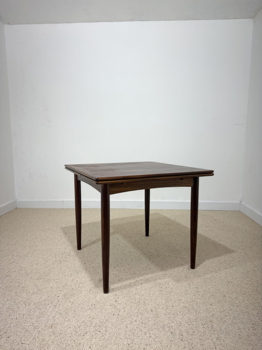 Extendable Scandinavian rosewood dining table – 1960s/70s
