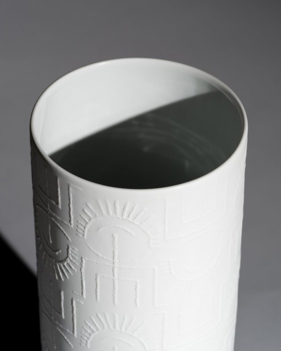 Image 1 of Vaso da terra monumentale in porcellana biscuit con rilievo tribale di Cuno Fischer Rosenthal, 48 cm