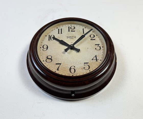 Image 1 of Vintage bruine bakelieten wandklok van Smith, jaren 50