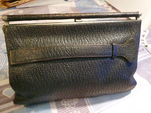 Bolso de mano vintage Art Déco para mujer con estructura metálica (periodo de entreguerras). (photo 2 of 12)