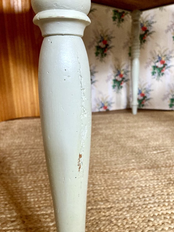 Image 1 of Escritorio antiguo de madera con frente inclinado, frente abatible y patas torneadas