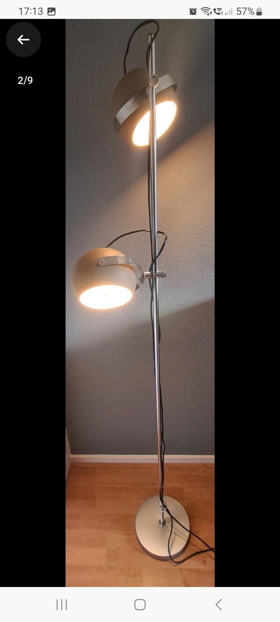 Lampadaire au design moderne du milieu du XXe siècle. Style futuriste. – Iron, Metal (photo 2 of 9)