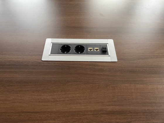 Image 1 of Gispen Atlas Desk 220 X 100 avec électricité intégrée et prise Internet sur le plan de travail