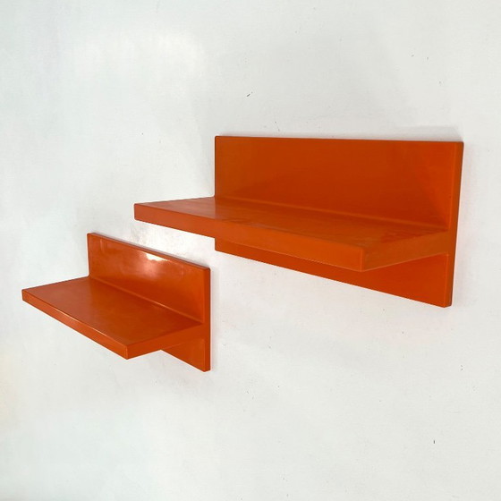 Image 1 of Par de estantes de pared naranjas diseñados por Marcello Siard para Kartell, década de 1970.