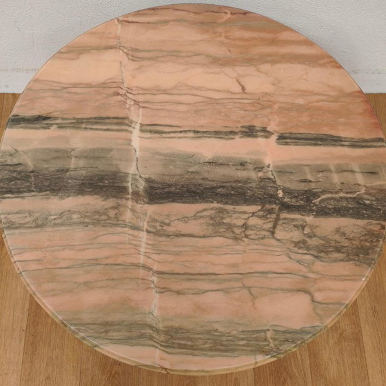 Table basse ronde de style Régence avec plateau en marbre onyx. – Tables basses, Marble, Brass (photo 8 of 13)