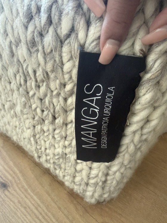 Image 1 of Mangas Pouf Bell