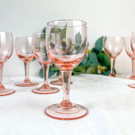 9 Vintage Facet Roze Glazen Witte Wijnglazen – Jaren 50 – Franse Elegantie – Glazen & Karaffen, Glass (photo 3 of 7)