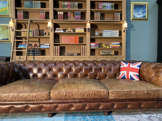 Image 1 of Magnifique canapé Chesterfield XXL, cigares vintage