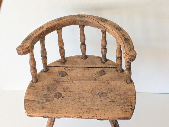 Chaise française primitive à dossier à barreaux du XVIIIe siècle (Art Populaire) – Fauteuils, Wood (photo 3 of 9)