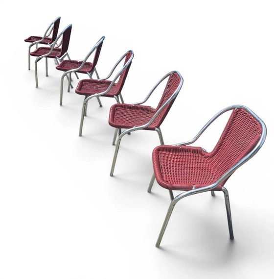 6 x sedia rossa in alluminio per interni/esterni con intreccio sintetico (effetto rattan) anni '80 (photo 14 of 20)