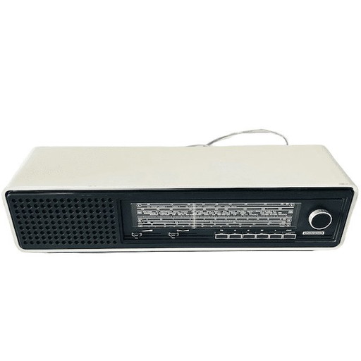 Radio Grundig RF 420 blanca de mediados de siglo, FM, onda media, onda larga y entrada de radio de los años 70.