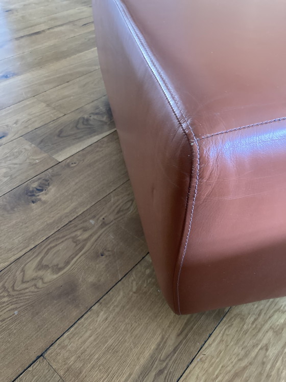 Image 1 of grande poggiapiedi in pelle rosso-marrone 104x104x43(h)