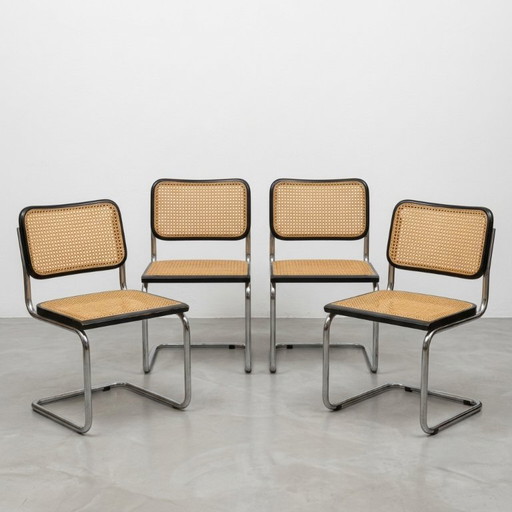 Juego de 4 sillas Cesca B32 negras diseñadas por Marcel Breuer, Italia, década de 1980.
