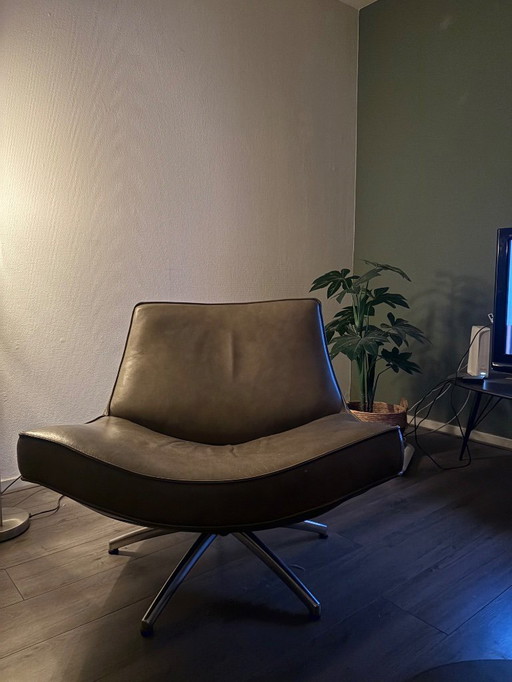 Poltrona moderna in pelle