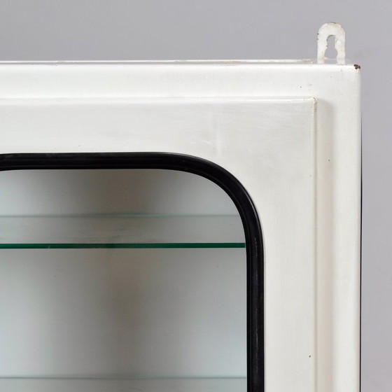 Armario médico antiguo, mueble de pared, década de 1970. – Armarios de pared, Glass, Metal, Vintage (photo 10 of 11)
