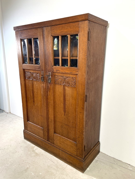 Image 1 of Credenza in rovere per ragazze con vetro tagliato