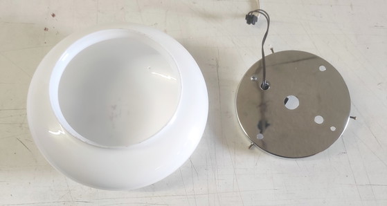 Image 1 of Lampada da soffitto o da parete con globo in vetro opalino - metà del XX secolo