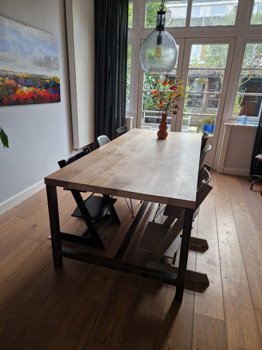 Tavolo da pranzo in rovere con struttura in acciaio - 220x100 cm