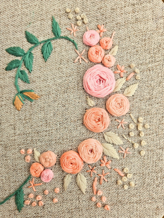 Image 1 of Decorazione murale con ricamo floreale Boho – Design a forma di ghirlanda a forma di cuore – 37 cm