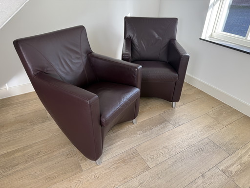 2 fauteuils Leolux Dolcinea en cuir plumeux/violet