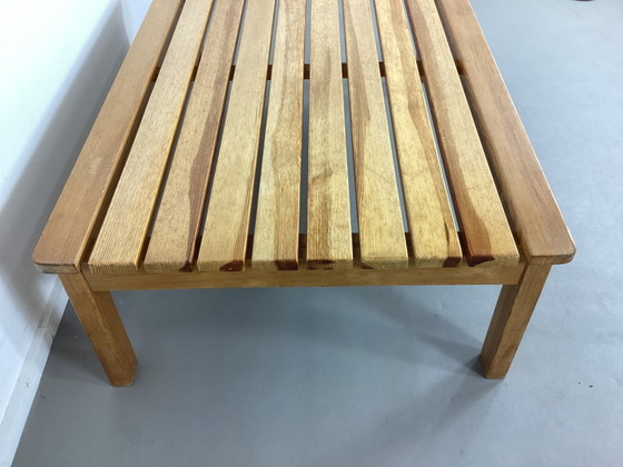 Tavolino da caffè vintage scandinavo a doghe in pino degli anni Settanta – Tavolini da caffè, Legno (photo 5 of 10)