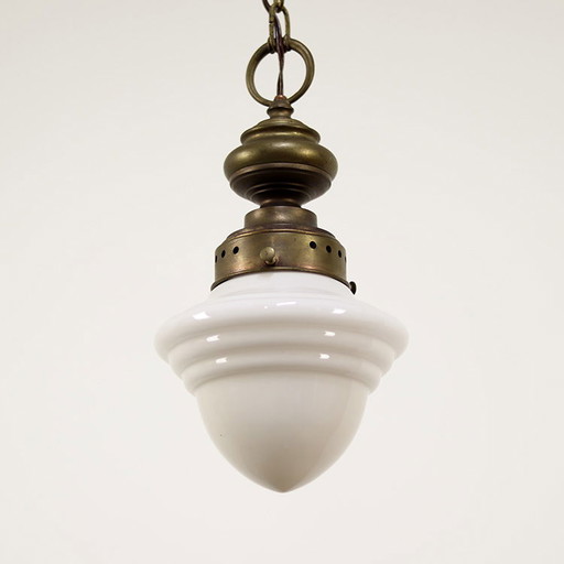 Lampe suspendue en opaline Art Déco