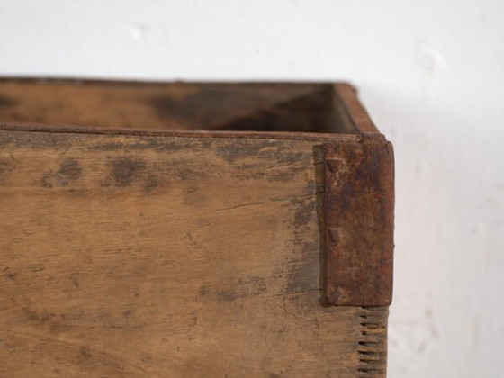 Antique Chinese wooden basket with iron straps – China, circa 1900 – Decorative Objects (photo 21 of 40)