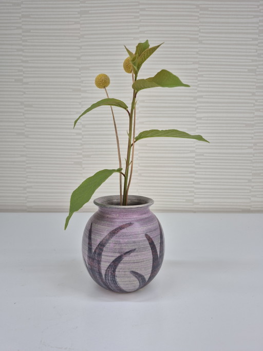 Vintage spherical vase/Ikebana Mobach Utrecht.