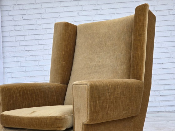 Image 1 of Deense fauteuil met hoge rugleuning uit de jaren 70, bekleed met honinggeel meubelvelours.