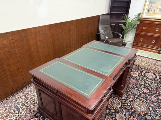 Klassischer englischer Mahagoni Schreibtisch – Leather, Wood (photo 14 of 17)