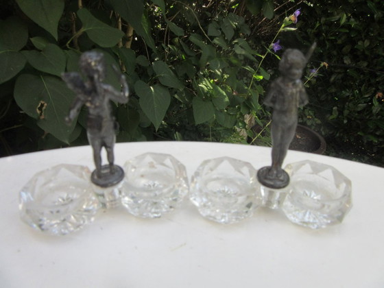 Image 1 of 2 recipientes para salero y pimentero con forma de ángeles querubines de cristal y metal negro (a uno de ellos le falta un ala) 