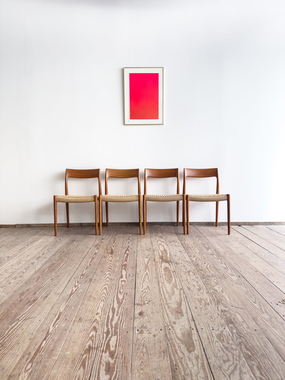 Image 1 of Mid Century Deense Teakhouten Eetkamerstoelen # 77 door Niels O. Møller, J. L. Moller, Set van 4