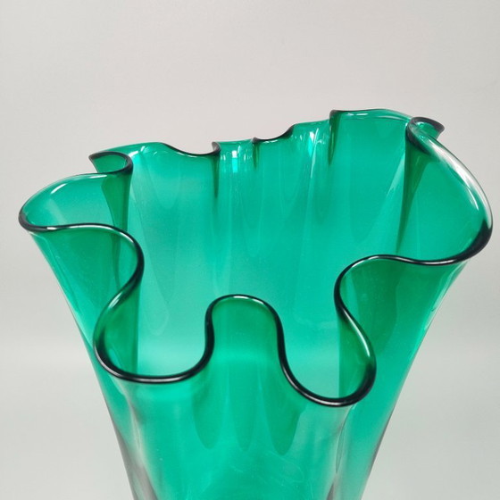 Image 1 of Vase « Fazzoletto » vert éclatant des années 1970, signé Michielotto, en verre de Murano. Fabriqué en Italie.