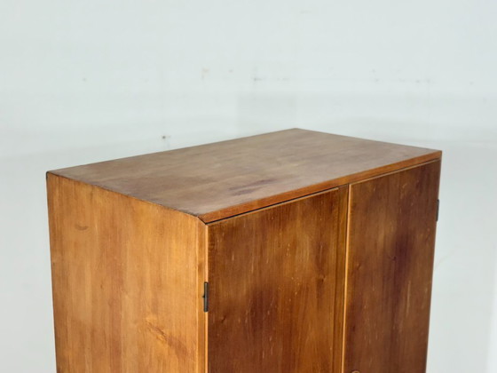 Image 1 of Vintage kledingkast / Linnenkast uit het midden van de 20e eeuw / Houten kast