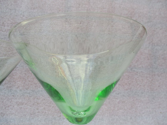 Image 1 of Cocktailglas-Set mit gedrehtem Stiel, Luxus mundgeblasen, grüner Spiralstiel, Studioglas, 21 cm.