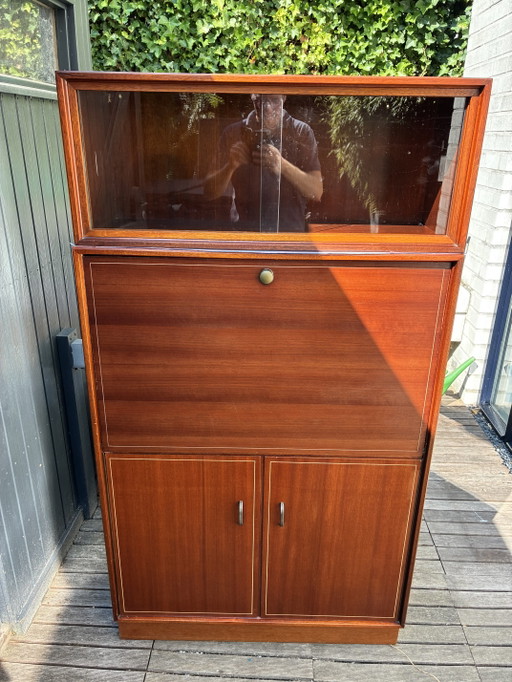 Vintage mid century formule meubel secretaire met bijpassende kast met glazen schuifdeurtjes