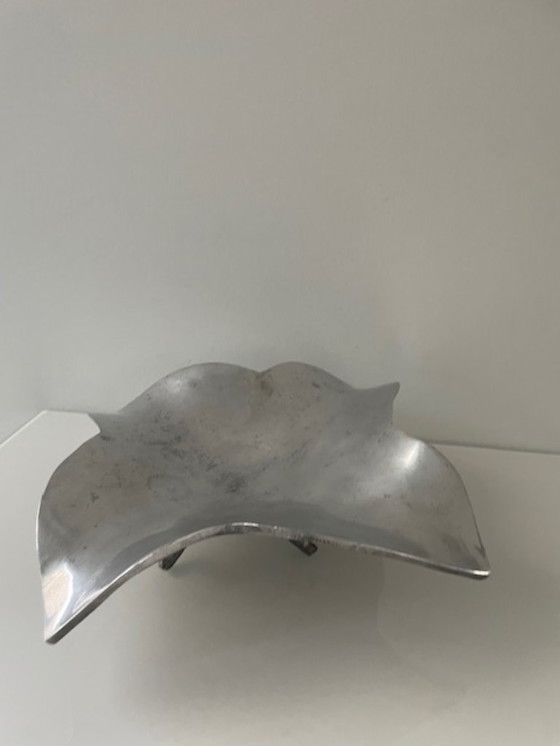 Image 1 of Unieke handgemaakte aluminium schaal met sculpturale bloemvorm