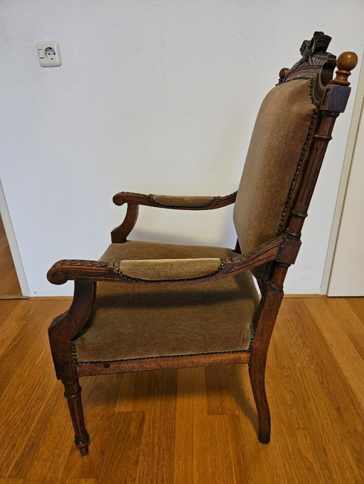 Antique Louis XVI-style armchair – vintage classic oak