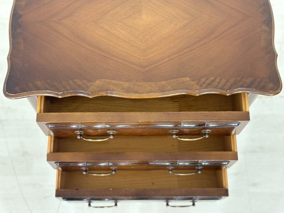 Image 1 of Nachtkastje/commode in Chippendale-stijl uit het midden van de 20e eeuw / Kleine ladekast / Vintage ladekast / Jaren 60