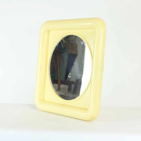 Image 1 of Specchio da parete di metà secolo con cornice originale in plastica, Cecoslovacchia, anni '60