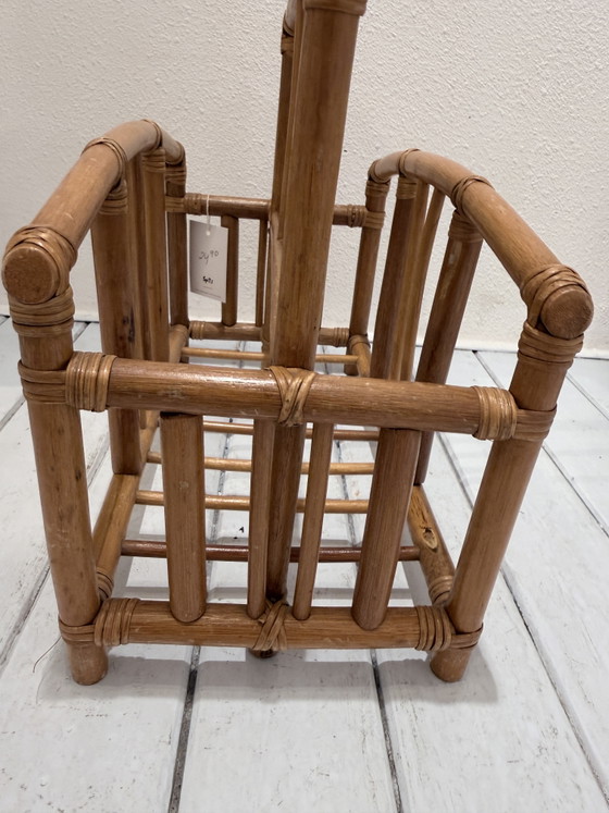 Image 1 of Porte-revues en rotin