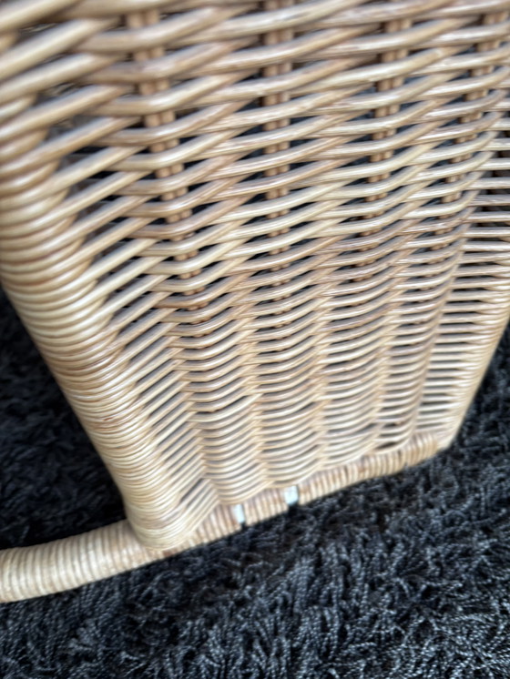 Image 1 of Glasierte runde Speisetafel mit 120 und 4 Stoelen