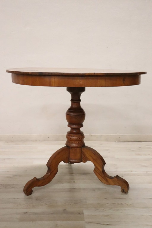 Antieke ronde tafel van ingelegd walnotenhout, Italië, midden 19e eeuw.