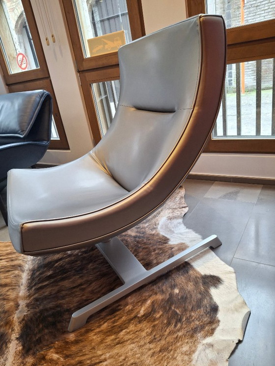 Image 1 of Sillón Cassina con otomana.