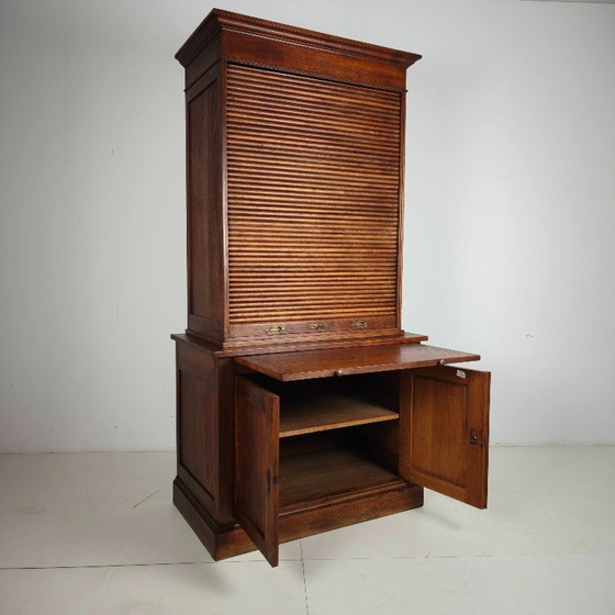 Notarschrank/Archivschrank mit Rolldeckel aus holländischer Eiche aus den 1930er Jahren – Aktenschränke, Wood (photo 5 of 12)