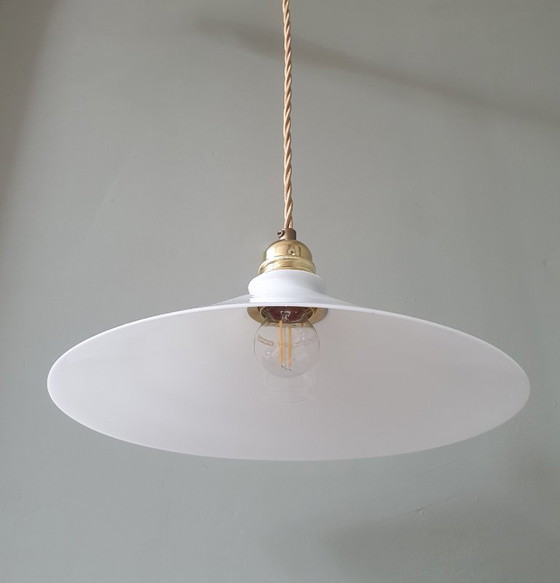 Image 1 of Lampada a sospensione vintage in vetro opalino, stile da banchiere o da calzolaio.